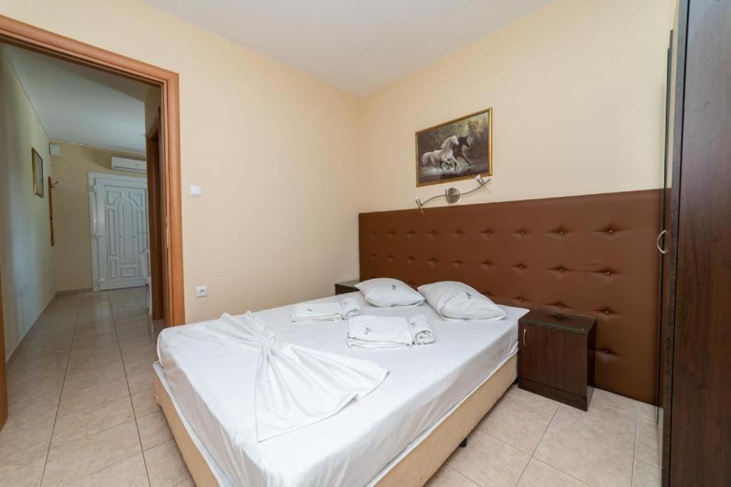 Side By Side Apartment Nea Iraklitsa Bagian luar foto