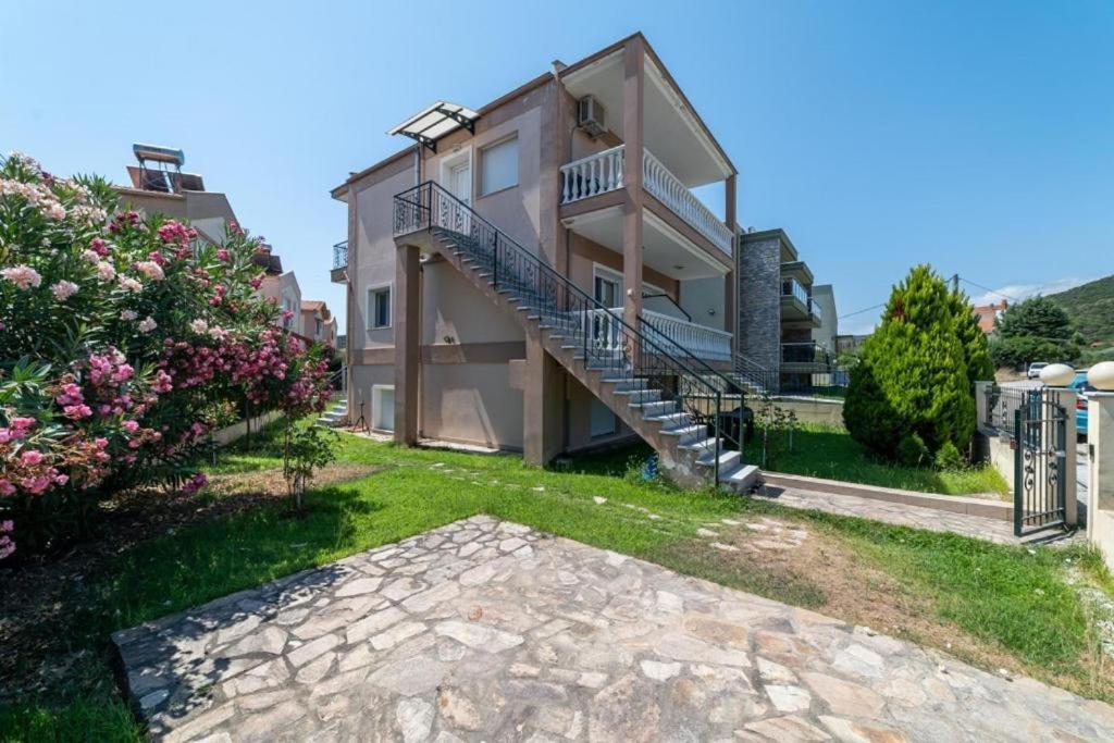 Side By Side Apartment Nea Iraklitsa Bagian luar foto