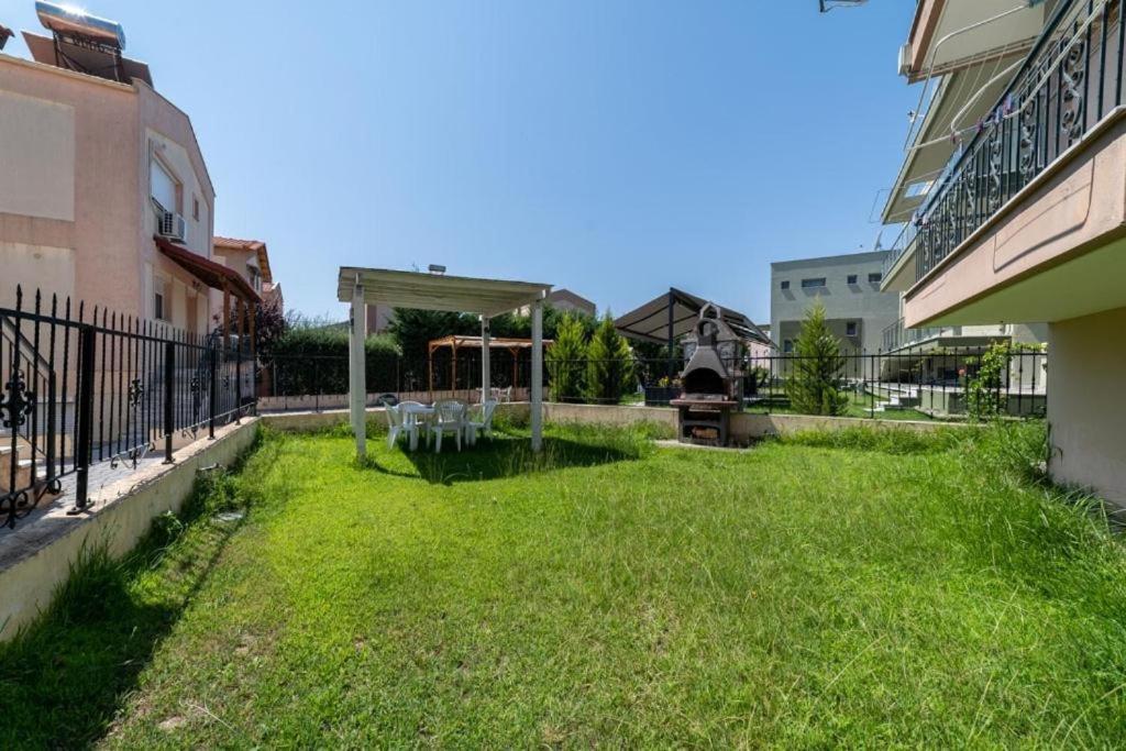Side By Side Apartment Nea Iraklitsa Bagian luar foto