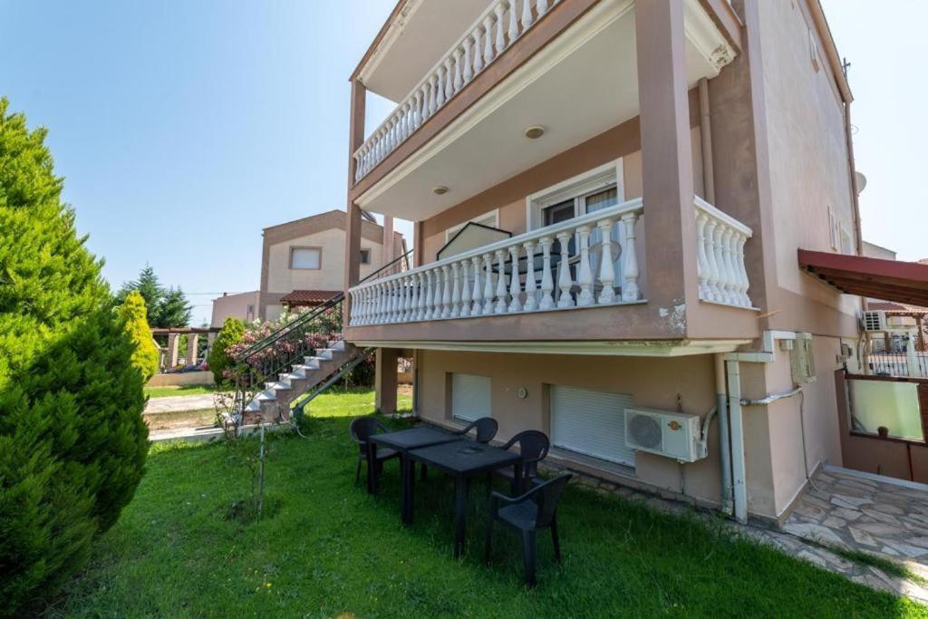 Side By Side Apartment Nea Iraklitsa Bagian luar foto