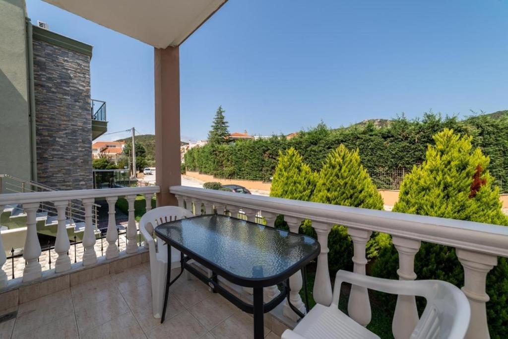 Side By Side Apartment Nea Iraklitsa Bagian luar foto