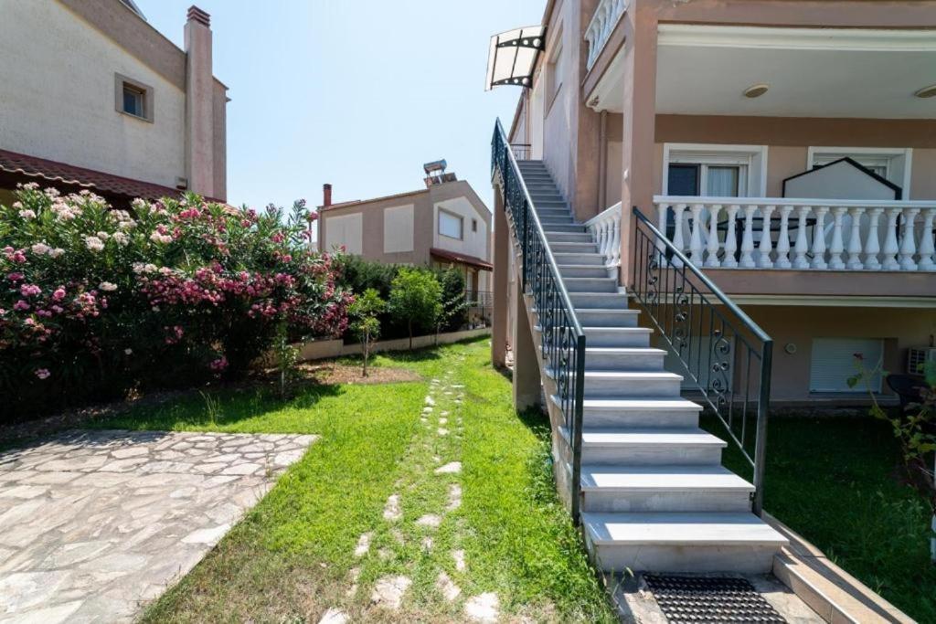 Side By Side Apartment Nea Iraklitsa Bagian luar foto